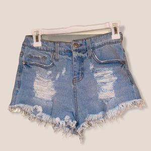 RIPPED SHORT SHORTS